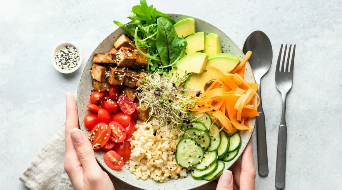 talerz ze zdrowym jedzeniem